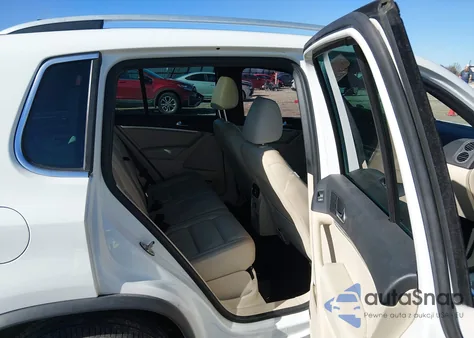 2015 Volkswagen Tiguan R-Line z USA, uszkodzony, nr VIN WVGAV7AX3FW082611